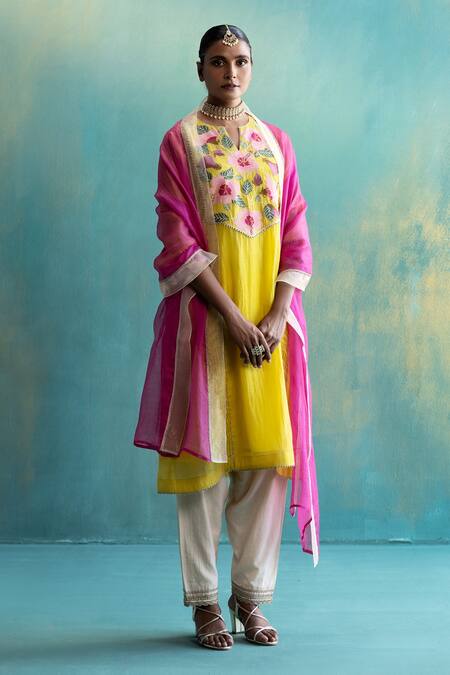 Shop Shivani Bhargava Pink Kota Silk Colorblock Dupatta at Aza Fashions Shop_Shivani Bhargava_Pink Kota Silk Colorblock Dupatta_at_Aza_Fashions