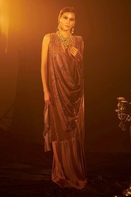 beautiful aakara festive gown chanderi febric with gold zari linning work |  Ropa hermosa, Vestidos de danza, Ropa