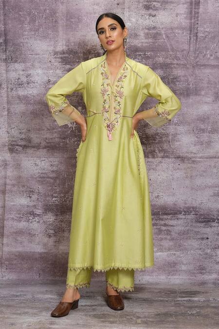 Label Niti Bothra Green Organza, Chanderi Silk Thread Work Floral Embroidered Kurta And Palazzo Set Online at Aza Fashions Label Niti Bothra_Green Organza, Chanderi Silk Thread Work Floral Embroidered Kurta And Palazzo Set _Online_at_Aza_Fashions