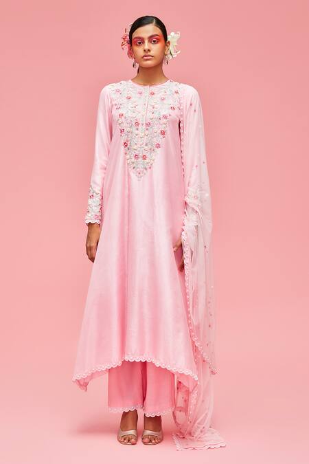 Nachiket Barve Pink Dupatta Tulle, Kurta Chanderi, Lining Shantoon Floral Embroidered Set Online at Aza Fashions Nachiket Barve_Pink Dupatta Tulle, Kurta Chanderi, Lining Shantoon Floral Embroidered Set _Online_at_Aza_Fashions