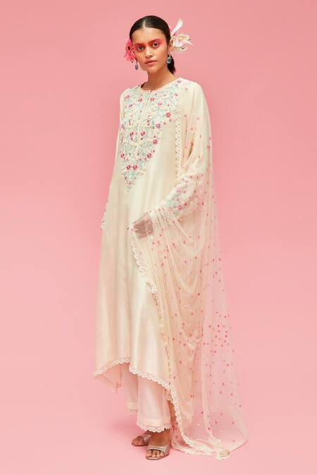 Nachiket Barve White Dupatta Tulle, Kurta Chanderi, Lining Shantoon Floral Embroidered Set Online at Aza Fashions Nachiket Barve_White Dupatta Tulle, Kurta Chanderi, Lining Shantoon Floral Embroidered Set _Online_at_Aza_Fashions