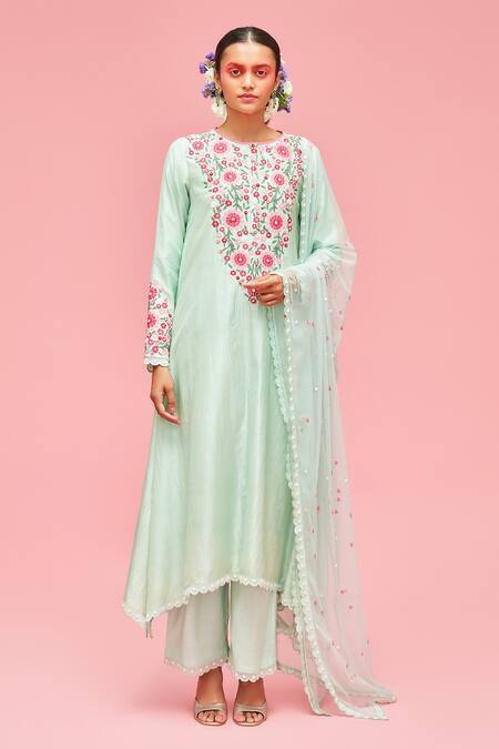Nachiket Barve Green Dupatta Tulle, Kurta Chanderi, Lining Shantoon Floral Embroidered Set Online at Aza Fashions Nachiket Barve_Green Dupatta Tulle, Kurta Chanderi, Lining Shantoon Floral Embroidered Set _Online_at_Aza_Fashions