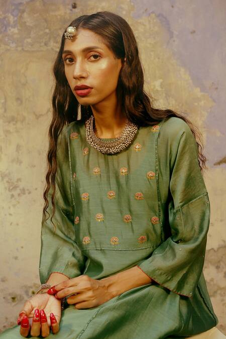 Chokhi Chorri_Green Silk Chanderi V Neck Angrakha And Pant Set _Online_at_Aza_Fashions