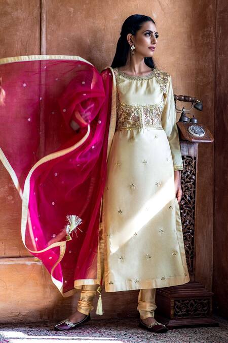 Kanika Sharma_White Silk, Net Round Kurta Set _Online_at_Aza_Fashions