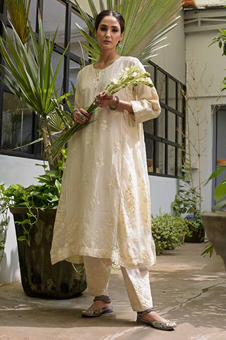 Heena Kochhar_Beige Chanderi Kurta Set_Online_at_Aza_Fashions