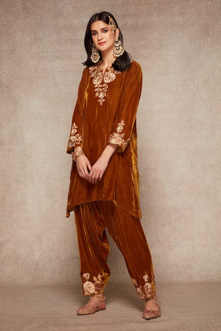 Ajiesh Oberoi Velvet Kurta & Salwar Set 