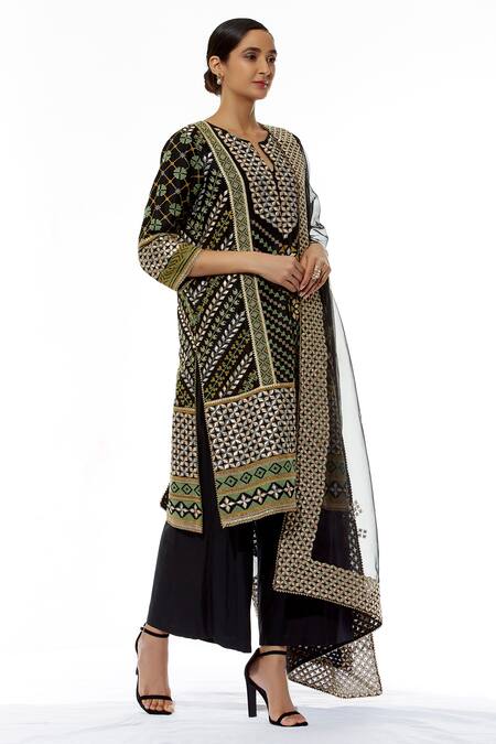 Kavita Bhartia_Black Chanderi Notched Round Neck Embroidered Kurta Palazzo Set  _Online_at_Aza_Fashions