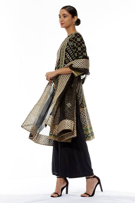 Buy_Kavita Bhartia_Black Chanderi Notched Round Neck Embroidered Kurta Palazzo Set  _Online_at_Aza_Fashions
