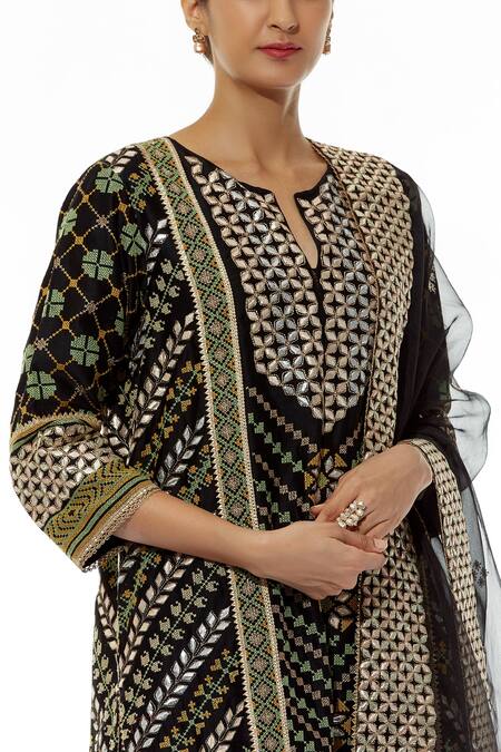 Shop_Kavita Bhartia_Black Chanderi Notched Round Neck Embroidered Kurta Palazzo Set  _Online_at_Aza_Fashions