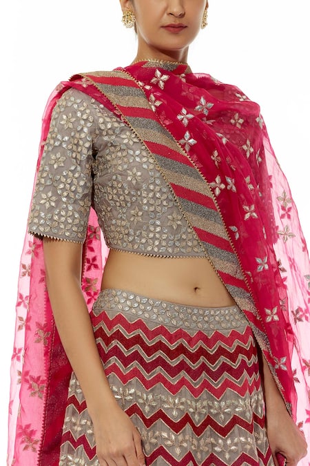 Buy_Kavita Bhartia_Grey Organza Scoop Neck Embroidered Bridal Lehenga Set _Online_at_Aza_Fashions