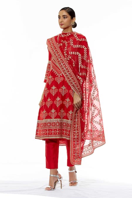 Kavita Bhartia Red Silk Notched Round Neck Embroidered Kurta Set 