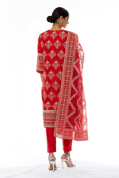 Shop Kavita Bhartia Red Silk Notched Round Neck Embroidered Kurta Set at Aza Fashions Shop_Kavita Bhartia_Red Silk Notched Round Neck Embroidered Kurta Set _at_Aza_Fashions