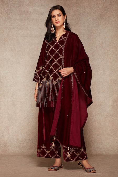 Ajiesh Oberoi Maroon Velvet Kurta Set 