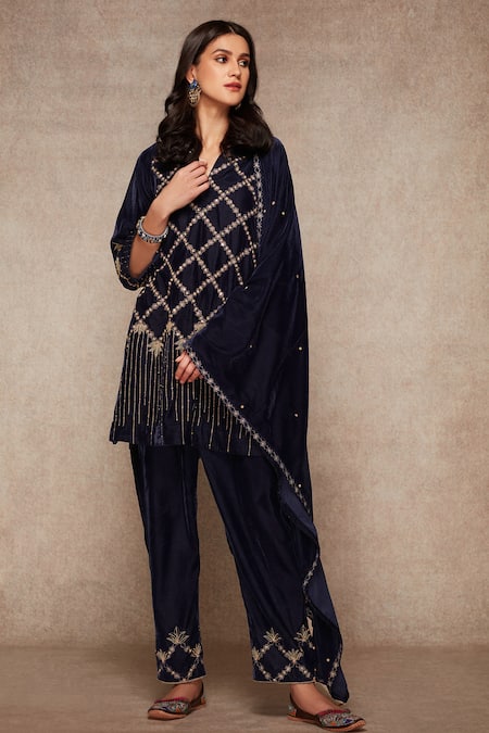 Ajiesh Oberoi Velvet Kurta Set 