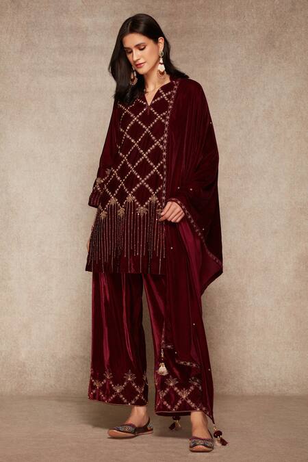 Ajiesh Oberoi_Maroon Velvet Kurta Set _Online_at_Aza_Fashions