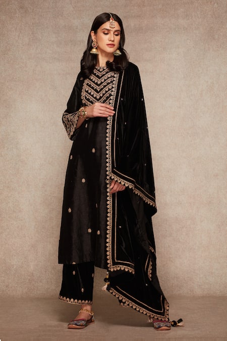 Ajiesh Oberoi_Black Kurta Raw Silk, Palazzo And Dupatta Velvet Embroidered Set _Online_at_Aza_Fashions