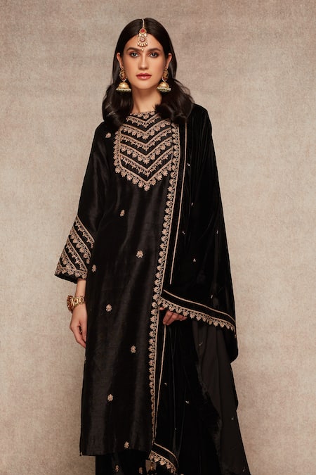 Buy_Ajiesh Oberoi_Black Kurta Raw Silk, Palazzo And Dupatta Velvet Embroidered Set _Online_at_Aza_Fashions