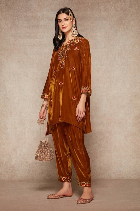 Ajiesh Oberoi_Gold Velvet Kurta And Salwar Set _Online_at_Aza_Fashions