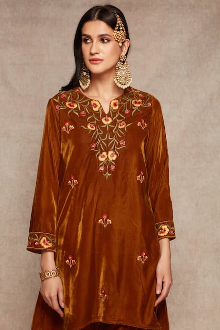 Buy_Ajiesh Oberoi_Gold Velvet Kurta And Salwar Set _Online_at_Aza_Fashions