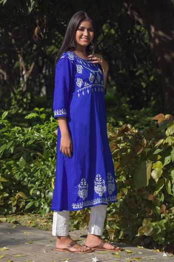Shop Saksh Blue Cotton Chikankari Kurta at Aza Fashions Shop_Saksh_Blue Cotton Chikankari Kurta_at_Aza_Fashions