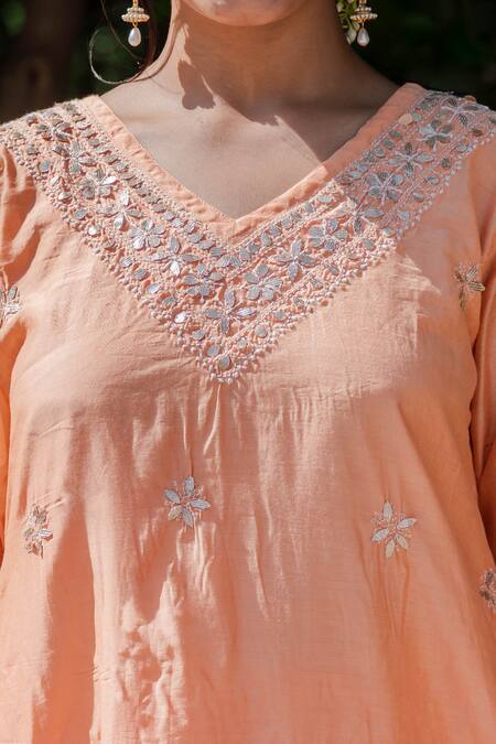 Saksh_Peach Chikankari Kurta_at_Aza_Fashions