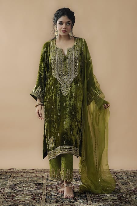 Shop Gul By Aishwarya Green Dupatta Organza, Kurta Velvet, Pant Satin Embroidered Set at Aza Fashions Shop_Gul By Aishwarya_Green Dupatta Organza, Kurta Velvet, Pant Satin Embroidered Set _at_Aza_Fashions