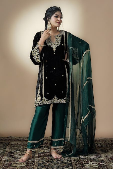 Shop Gul By Aishwarya Black Dupatta Organza, Kurta Velvet, Lehenga Satin Embroidered Set at Aza Fashions Shop_Gul By Aishwarya_Black Dupatta Organza, Kurta Velvet, Lehenga Satin Embroidered Set _at_Aza_Fashions