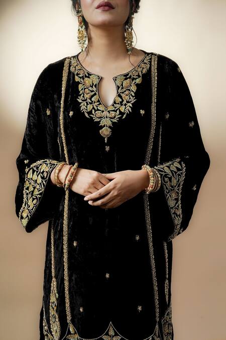 Shop Gul By Aishwarya Black Dupatta Organza, Kurta Velvet, Lehenga Satin Embroidered Set Online at Aza Fashions Shop_Gul By Aishwarya_Black Dupatta Organza, Kurta Velvet, Lehenga Satin Embroidered Set _Online_at_Aza_Fashions