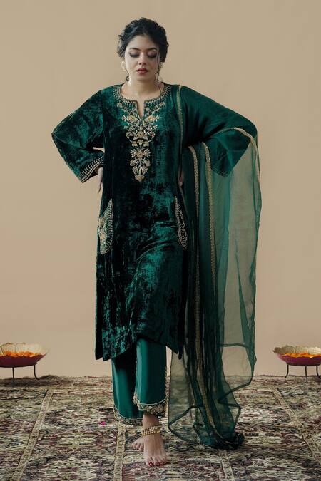 Shop_Gul By Aishwarya_Green Velvet Embroidered Zardozi Notched Round Neck Kurta Set _at_Aza_Fashions