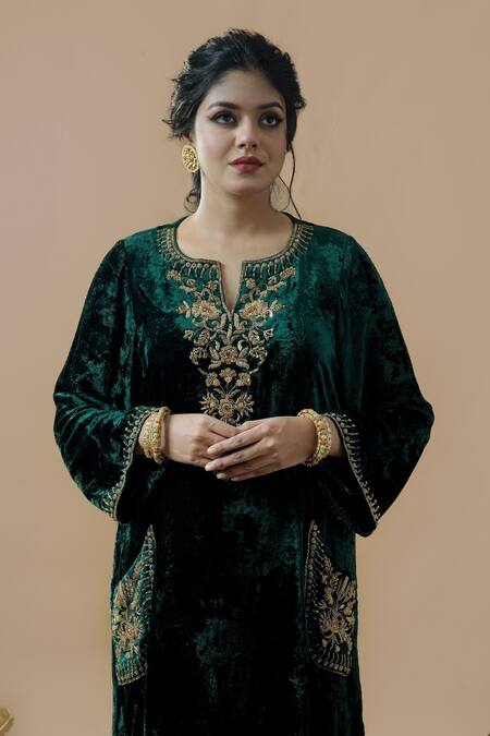 Buy_Gul By Aishwarya_Green Velvet Embroidered Zardozi Notched Round Neck Kurta Set _Online_at_Aza_Fashions