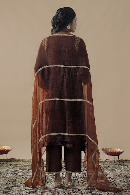 Shop Gul By Aishwarya Brown Velvet Embroidered Zardozi Cut Work Round Kurta Set at Aza Fashions Shop_Gul By Aishwarya_Brown Velvet Embroidered Zardozi Cut Work Round Kurta Set _at_Aza_Fashions