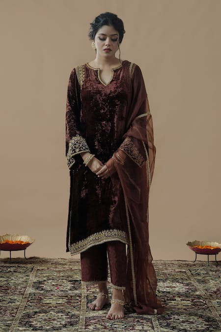 Gul By Aishwarya Brown Velvet Embroidered Zardozi Cut Work Round Kurta Set Online at Aza Fashions Gul By Aishwarya_Brown Velvet Embroidered Zardozi Cut Work Round Kurta Set _Online_at_Aza_Fashions