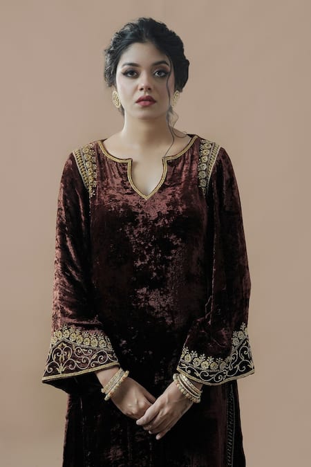 Buy Gul By Aishwarya Brown Velvet Embroidered Zardozi Cut Work Round Kurta Set Online at Aza Fashions Buy_Gul By Aishwarya_Brown Velvet Embroidered Zardozi Cut Work Round Kurta Set _Online_at_Aza_Fashions