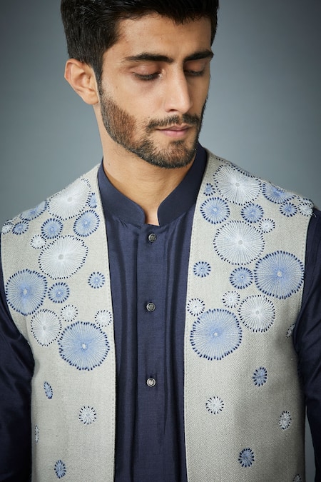 Gargee Designers Grey Cotton , Bundi Matka Dandelion Motif Thread Pattern And Kurta Set at Aza Fashions Gargee Designers_Grey Cotton , Bundi Matka Dandelion Motif Thread Pattern And Kurta Set _at_Aza_Fashions