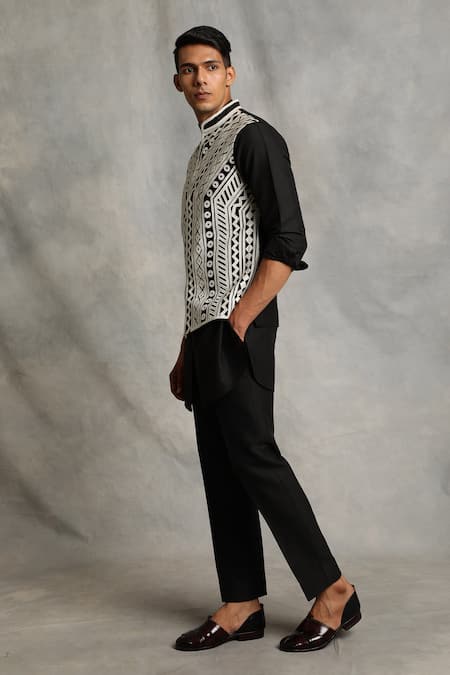 Gargee Designers Geometric Applique Bundi & Kurta Set 