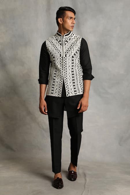 Gargee Designers_Black Cotton Silk Geometric Applique Bundi And Kurta Set _Online_at_Aza_Fashions
