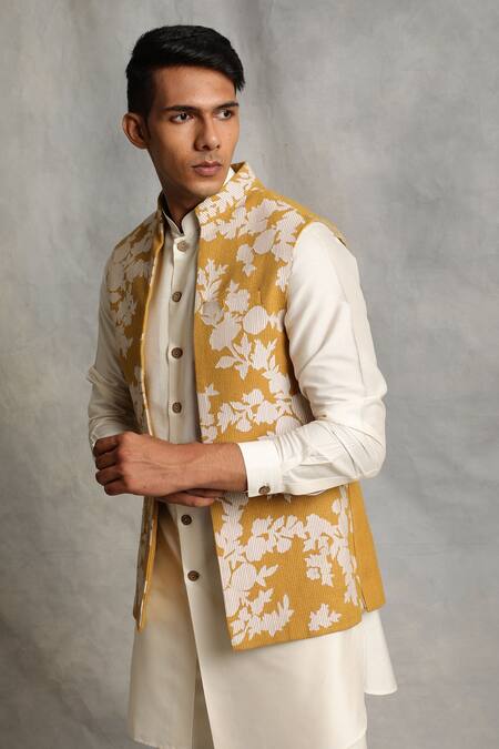 Gargee Designers_White , Cotton Floral Applique Bundi And Kurta Set _Online_at_Aza_Fashions