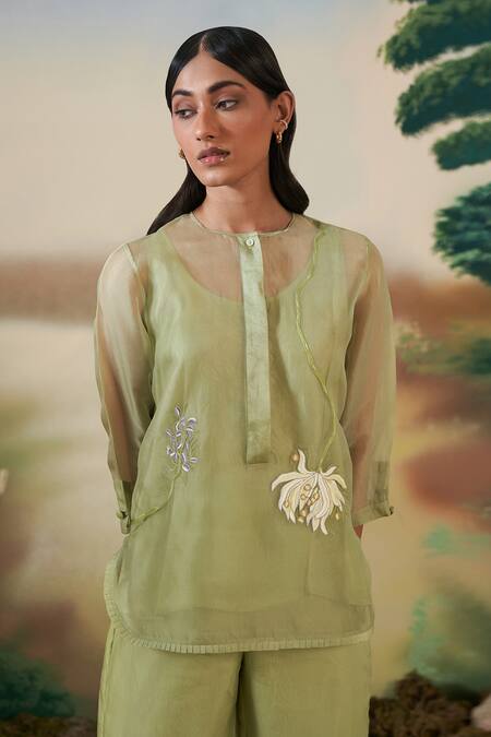 Febo6 Green Silk Organza Wildflower Round Placement Embroidered Tunic Online at Aza Fashions Febo6_Green Silk Organza Wildflower Round Placement Embroidered Tunic _Online_at_Aza_Fashions