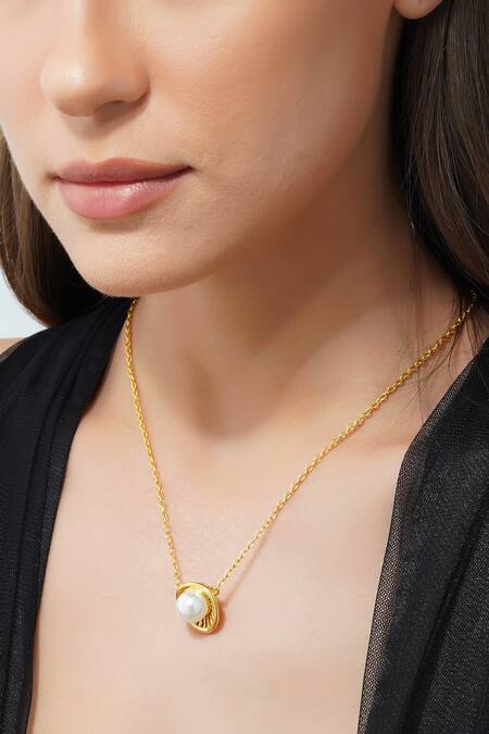 Zariin_Gold Plated Pearl Pendant Necklace _Online_at_Aza_Fashions