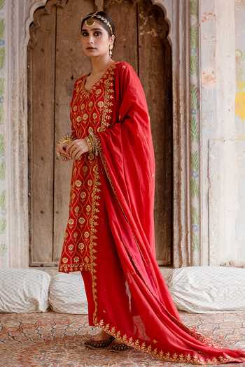 Gulabo Jaipur_Red Ultra Muslin Floral, Gota, Taari V Neck Sweta Embroidered Kurta Pant Set_Online_at_Aza_Fashions