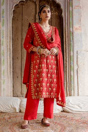 Buy_Gulabo Jaipur_Red Ultra Muslin Floral, Gota, Taari V Neck Sweta Embroidered Kurta Pant Set_Online_at_Aza_Fashions