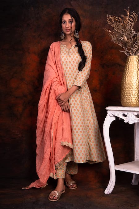 Shop Tashee Green Cotton Round Block Print Kurta Set at Aza Fashions Shop_Tashee_Green Cotton Round Block Print Kurta Set _at_Aza_Fashions