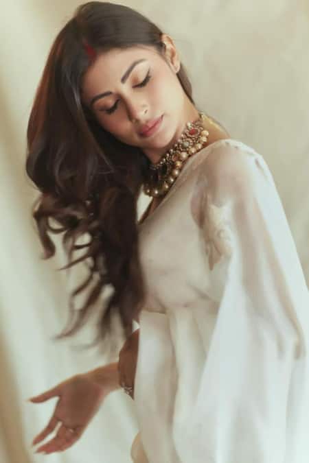 Gopi Vaid_Ivory Organza Thread V Neck Applique Work Saree With Blouse_at_Aza_Fashions