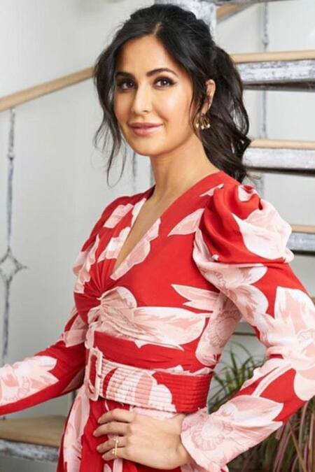 Buy Gauri & Nainika Red Printed Crepe V Neck Floral Dress Online at Aza Fashions Buy_Gauri & Nainika_Red Printed Crepe V Neck Floral Dress _Online_at_Aza_Fashions