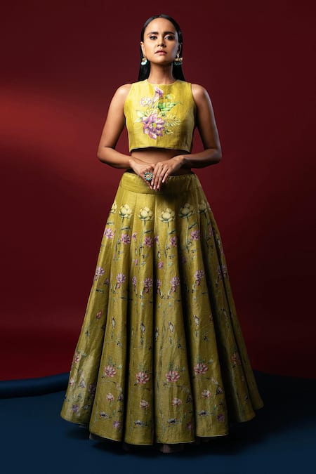 Alia Bhatt In Floral Crop Top Lehenga | Floral lehenga, Indian wedding  outfits, Alia bhatt lehenga