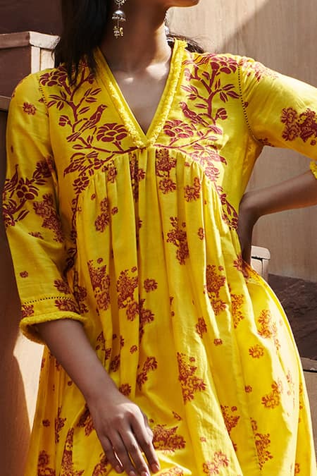 Buy_Amrita Thakur_Yellow Kurta Chanderi Pant Cotton Embroidery V Neck Printed Set _Online_at_Aza_Fashions