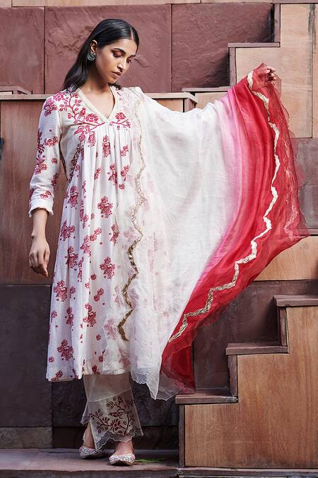 Amrita Thakur White Kurta Chanderi Pant Cotton Embroidery V Neck Printed Set Online at Aza Fashions Amrita Thakur_White Kurta Chanderi Pant Cotton Embroidery V Neck Printed Set _Online_at_Aza_Fashions