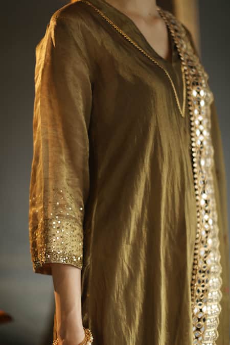 Shop_Begum_Green Kurta And Pant Chanderi Dupatta Organza Inner Mulmul V Embroidered Set _Online_at_Aza_Fashions