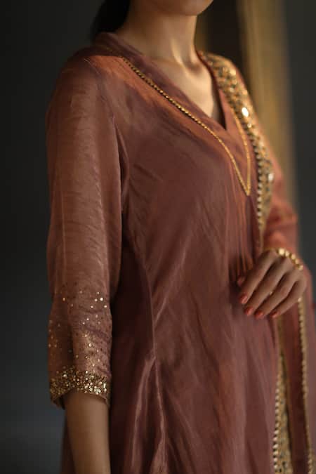 Shop_Begum_Green Kurta And Pant Chanderi Dupatta Organza Inner Mulmul V Embroidered Set _Online_at_Aza_Fashions