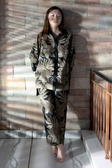 Buy_Kavya Singh Kundu_Beige Cotton Sequins, Cut Work, Applique Shawl Neck Amazonia Shirt With Pant _Online_at_Aza_Fashions